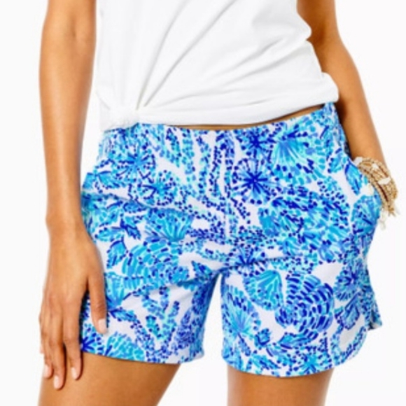 Lilly Pulitzer Pants - New Lilly Pulitzer Kylar shorts "Shell Me You Love Me" medium